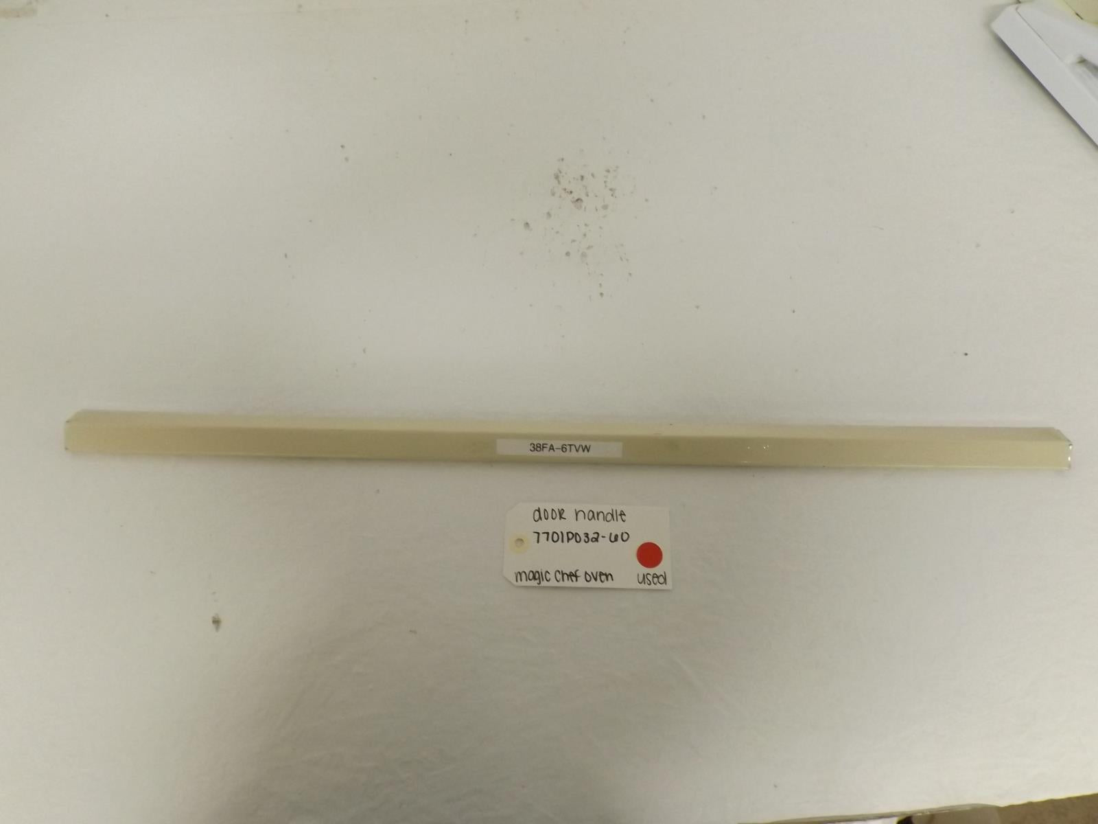Magic Chef Oven 7701P032-60 Door Handle Used Magic Chef Oven 7701P032-60 Door Handle Used